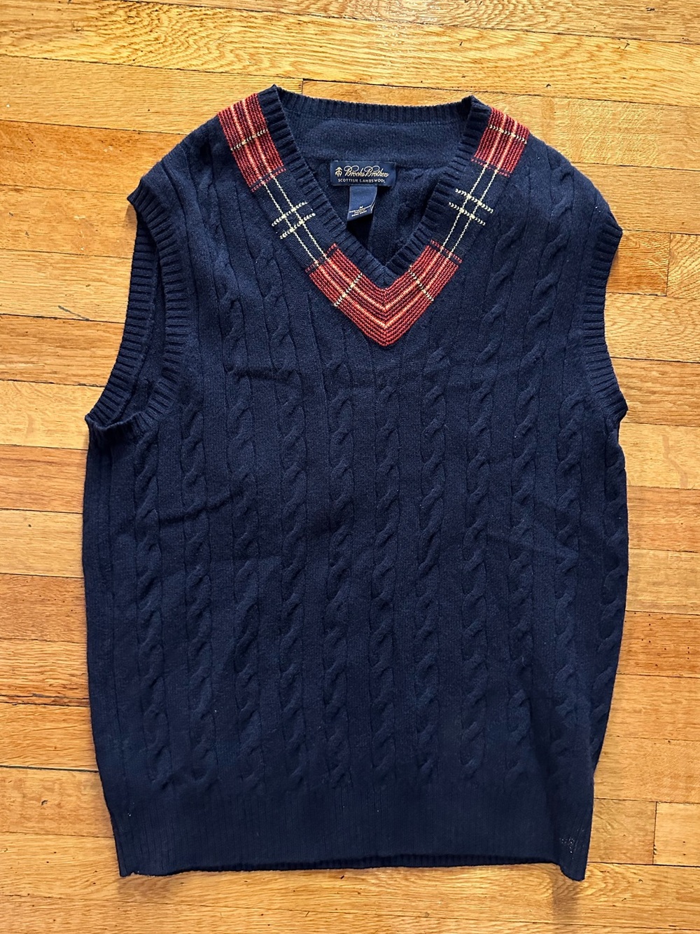 BROOKS BROTHERS Scottish lamb wool cable knit vest Medium blue red sweater plaid